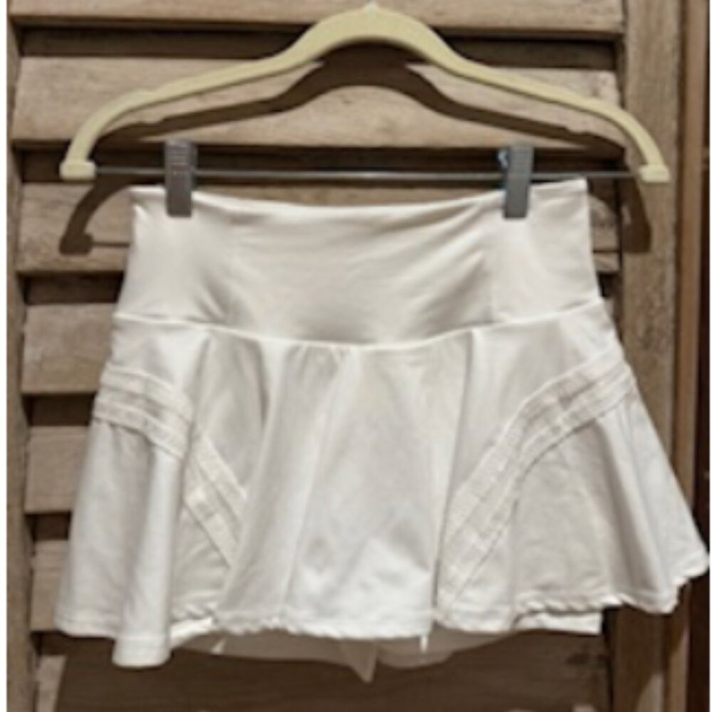 FREE PEOPLE MOVEMENT SPORTY TENNIS SKIRT IN WHITE SIZE: SMALL